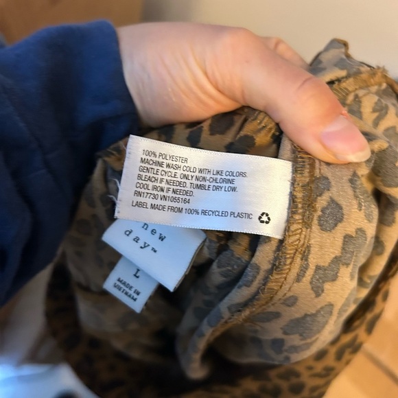 A New Day Leopard Print Pull On Tie Waist Shorts - Picture 4 of 4